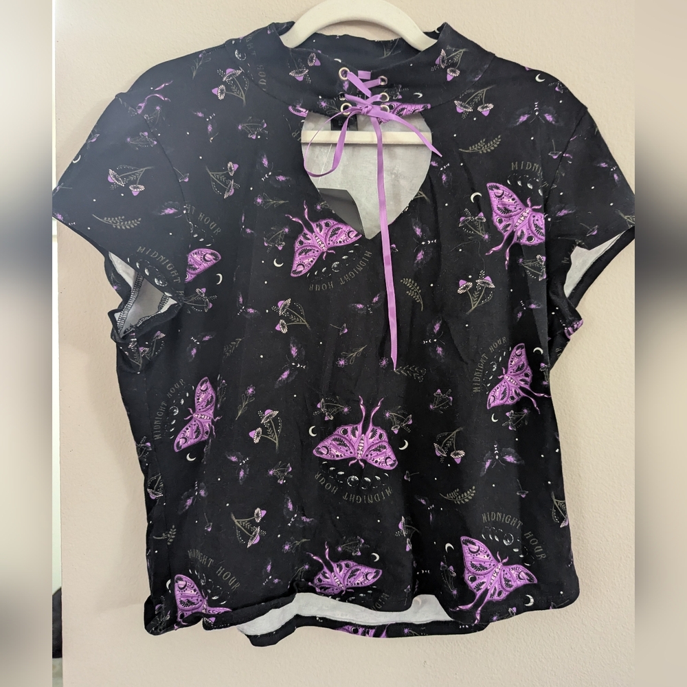 NWT Hot Topicoth Print Lace Up Top